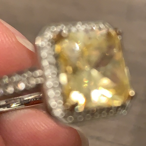Bradford exchange canary princess halo ring - Picture 11 of 12